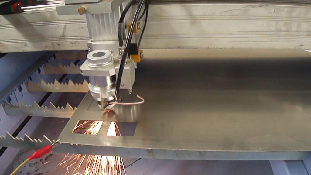 Nh%E1%BB%AFng l%C6%B0u %C3%BD c%E1%BA%A7n tu%C3%A2n th%E1%BB%A7 khi gia c%C3%B4ng m%C3%A1y Laser CNC 1024x576 - Những điều cần lưu ý khi gia công cắt laser trên kim loại