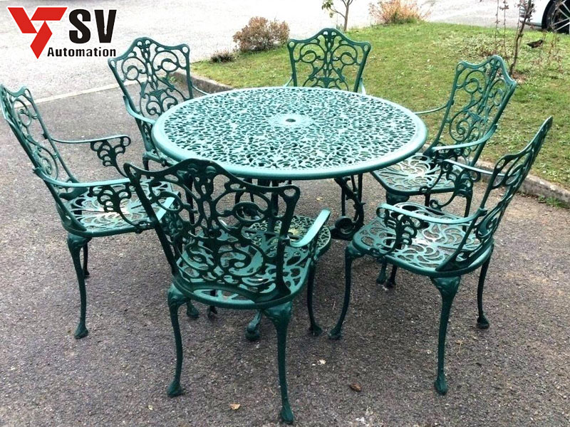 Mẫu bàn ghế sân vườn kim loại được sơn màu xanh