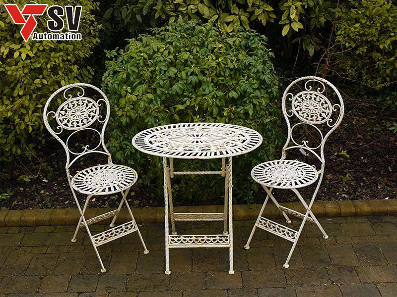 Mẫu bàn ghế sân vườn mang phong cách của nước Anh những năm xưa cũ