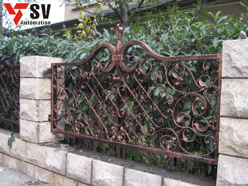 Mẫu hàng rào kim loại thường được sử dụng cho các công ty nước ngoài