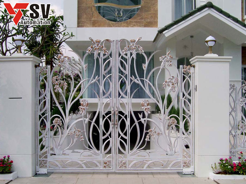 Mẫu cửa sắt 2D hình hoa độc đáo, tôn vinh tính thẩm mỹ và tạo cảm giác nhẹ nhàng cho tổng thể kiến trúc ngôi nhà của bạn