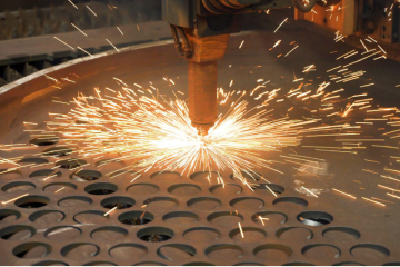 5-loi-ich-khi-su-dung-dich-vu-cat-kim-loai-tam-cnc