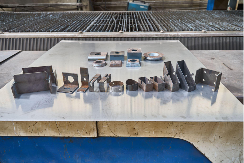 so-sanh-cat-ong-3d-cnc-laser-voi-cat-ong-cnc-laser-2d-co-uu-diem-gi-noi-bat